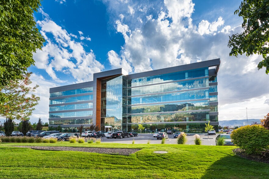 More Photos Of 2100 W Pleasant Grove Blvd, Pleasant Grove Office For Lease