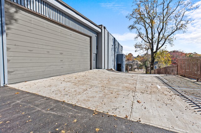 More Photos Of 50 Rockland Rd, Norwalk Warehouse For Lease