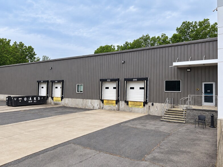 More Photos Of 645 Wemple Rd, Glenmont Warehouse For Lease