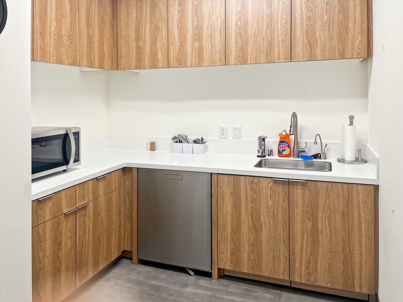 More Photos Of 101 Montgomery St, San Francisco Coworking Space