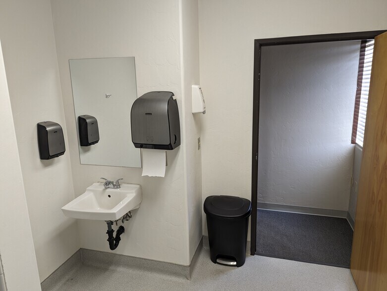 More Photos Of 180 W Magee Rd, Tucson Medical For Lease