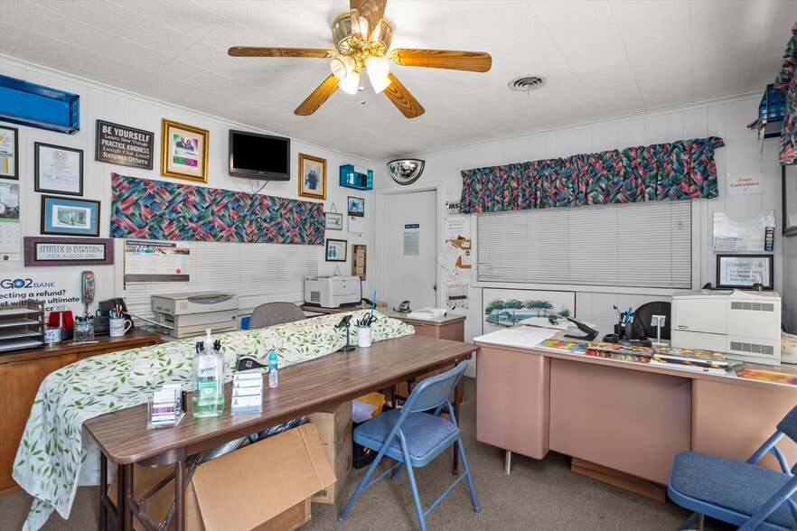 More Photos Of 205 E Denman Ave, Lufkin Flex For Sale