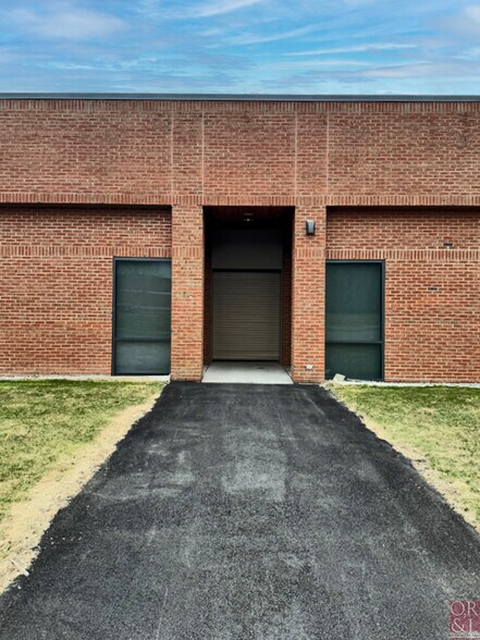 More Photos Of 900 Day Hill Rd, Windsor Flex For Sale