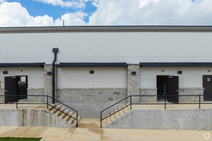 More Photos Of 14300 Ronald Reagan Blvd, Cedar Park Storefront For Sale