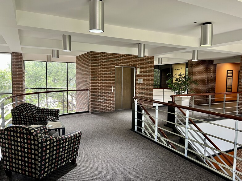 More Photos Of 5800 Campus Circle Dr E, Irving Office For Lease