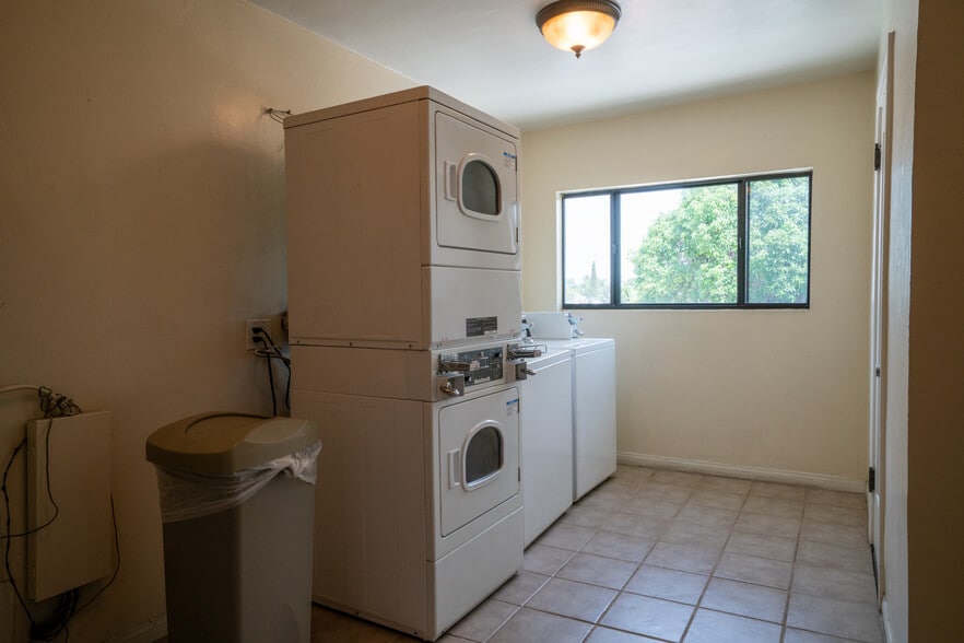 More Photos Of 2059 Cedar Ave, Long Beach Apartments For Sale