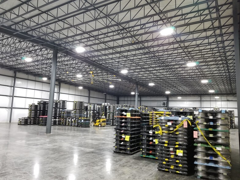 More Photos Of 101 Corporate Dr, Frankfort Warehouse For Lease