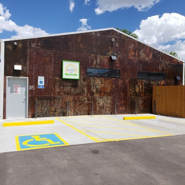 Primary Photo Of 911 E Main St, Trinidad Auto Repair For Sale