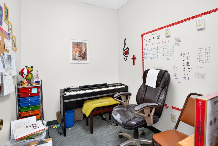 More Photos Of 1319 S John Redditt Dr, Lufkin Office For Sale