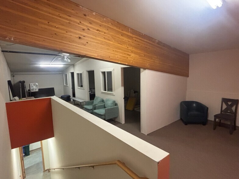 More Photos Of 63056 NE Lower Meadow Dr, Bend Light Distribution For Lease