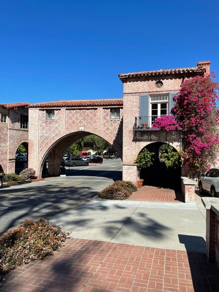 More Photos Of 36 Malaga Cove Plz, Palos Verdes Estates Storefront Retail Office For Lease