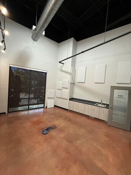 More Photos Of 2279 Defoor Hills Rd NW, Atlanta Warehouse For Lease