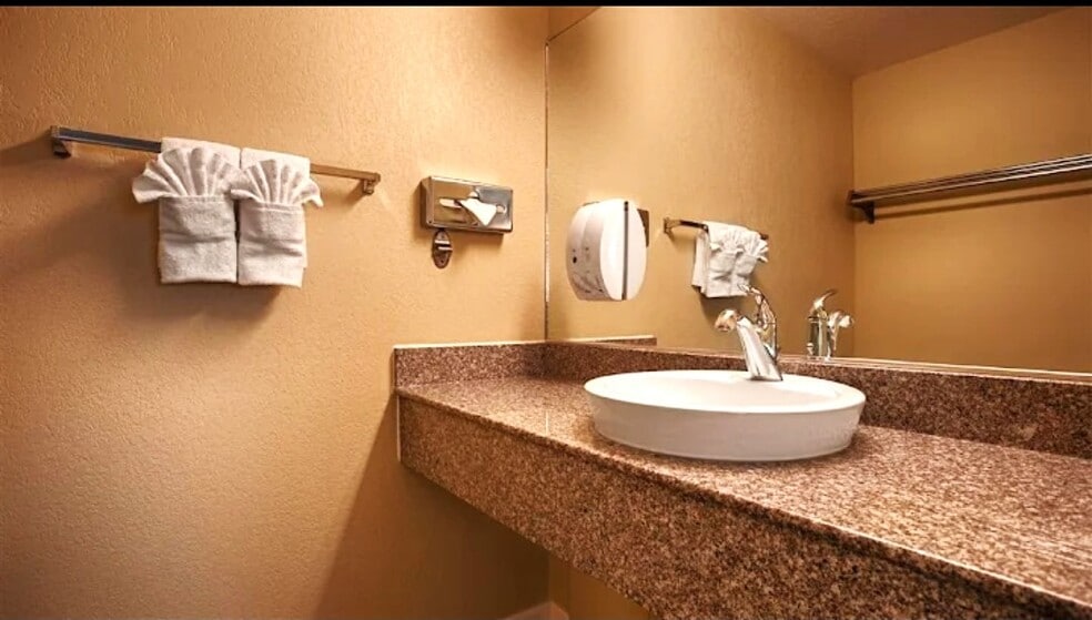 More Photos Of 2688 Gateway Dr, Anderson Hotel For Sale