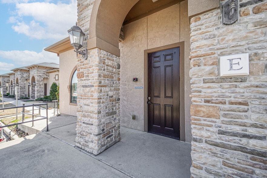 More Photos Of 256 Ed English Dr, Shenandoah Medical For Sale