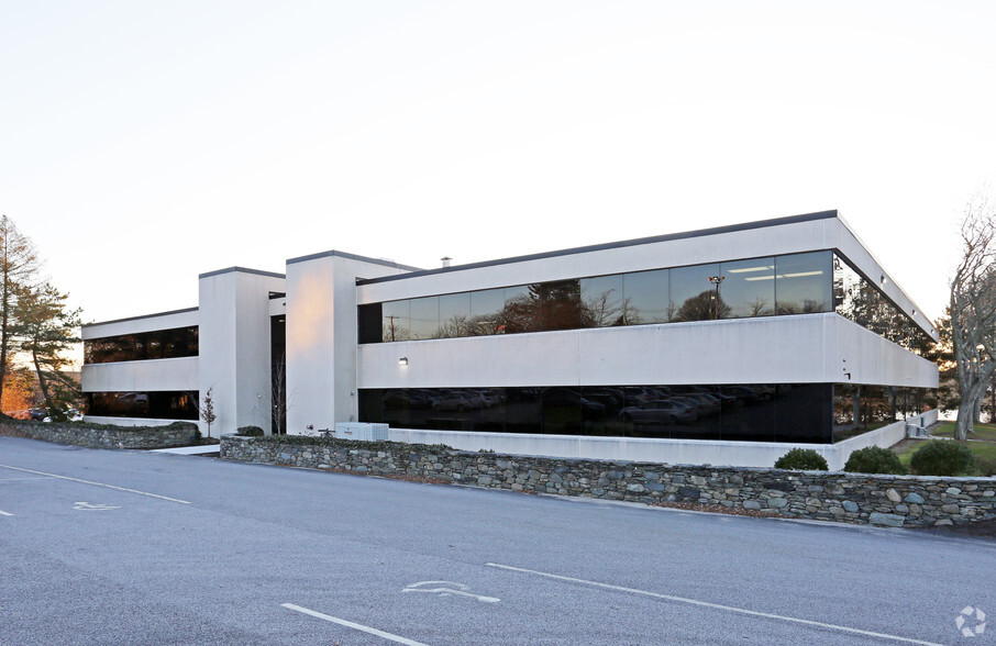 Primary Photo Of 127 John Clarke Rd, Middletown Office For Lease