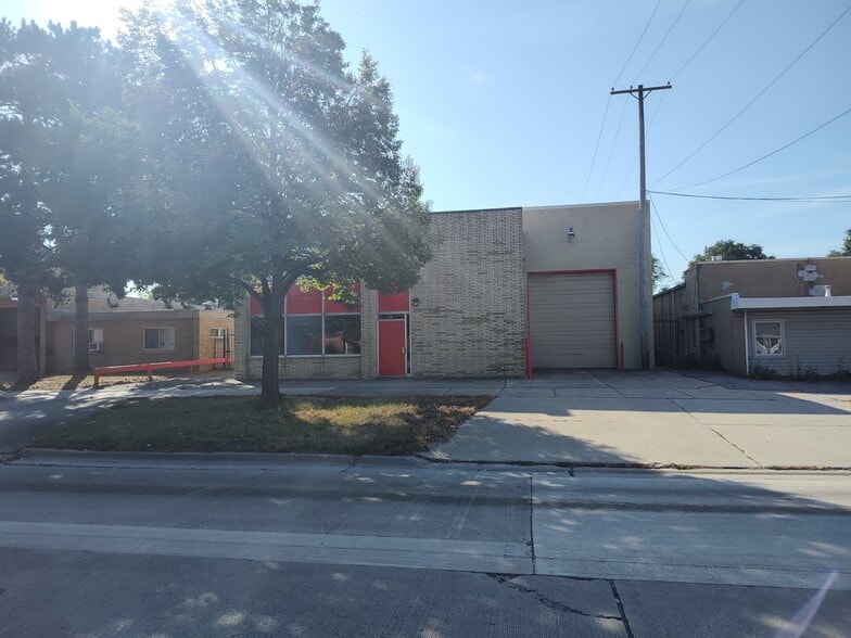 More Photos Of 71 W Walton Blvd, Pontiac Warehouse For Lease