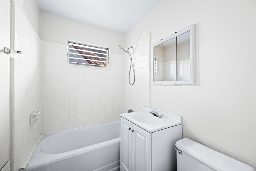 More Photos Of 2106 Valentine St, Los Angeles Apartments For Sale