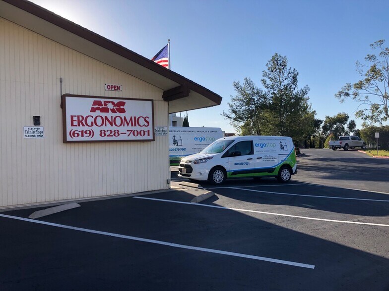 More Photos Of 7434 Jackson Dr, San Diego Medical For Lease