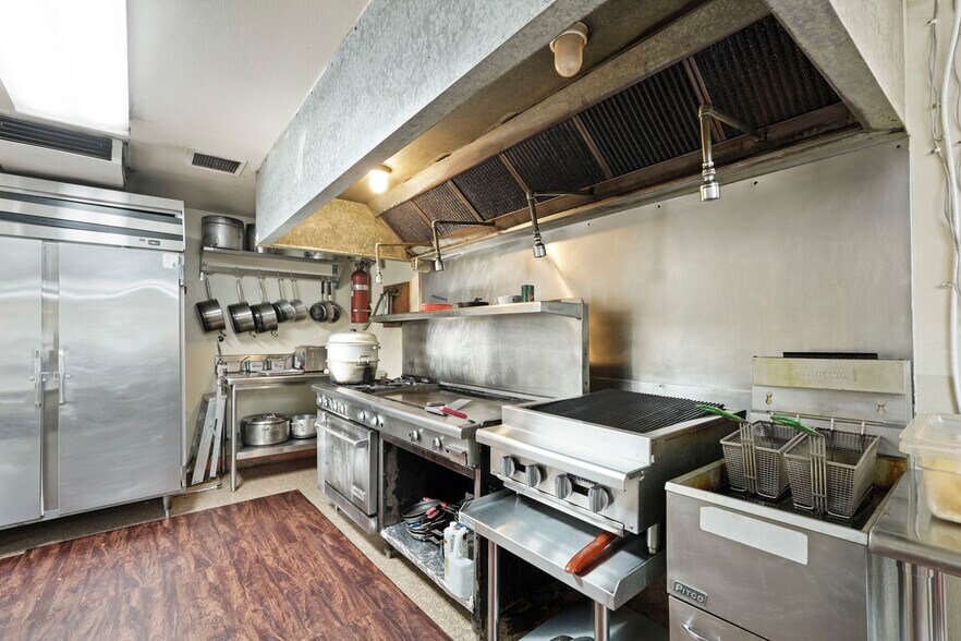 More Photos Of 14144 Market St, Walnut Grove Storefront For Sale