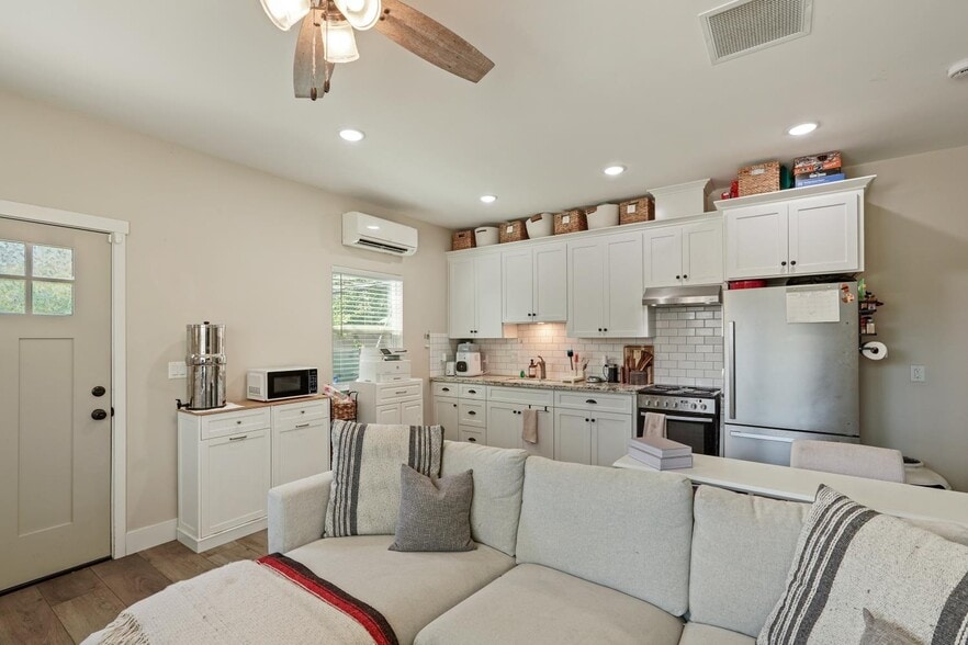 More Photos Of 595 E Augusta St, Woodbridge Apartments For Sale