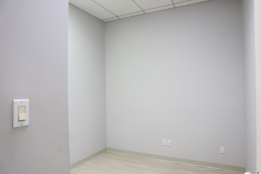 More Photos Of 2120 Eglinton Ave W, Toronto Office For Lease