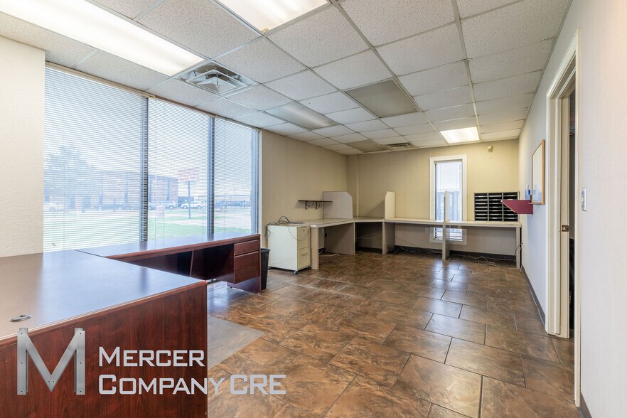 More Photos Of 813 SE 84th St, Oklahoma City Manufacturing For Sale