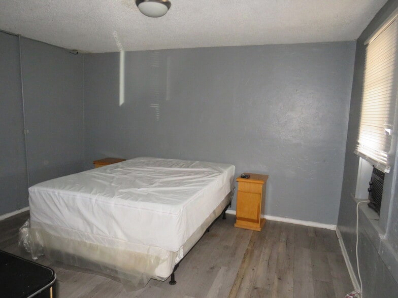 More Photos Of 925 W Main St, Yukon Apartments For Sale