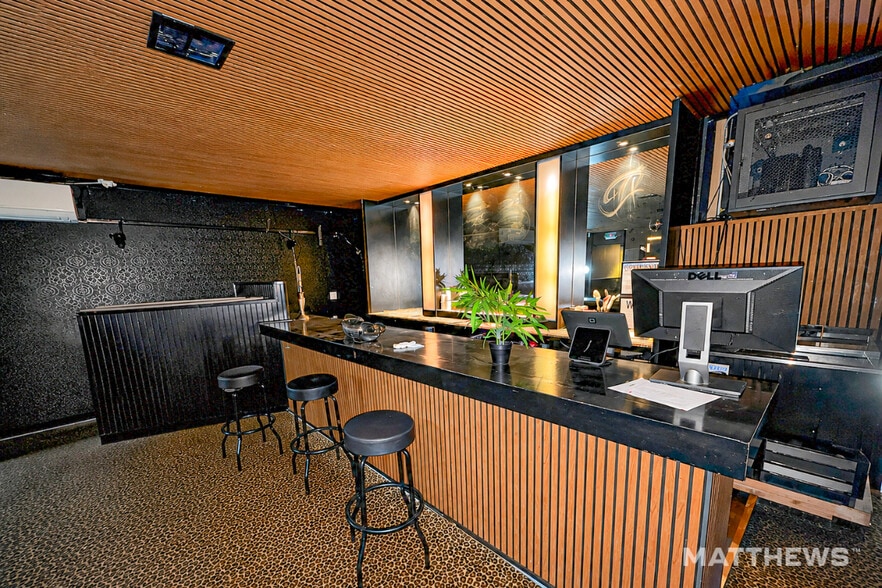 More Photos Of 6 Saint Marks Pl, New York Storefront For Lease