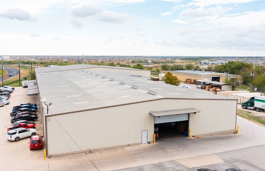 More Photos Of 13700-13812 US Highway 90 W, San Antonio Warehouse For Lease