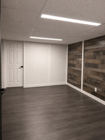 More Photos Of 2606 W Marshall Dr, Grand Prairie Warehouse For Lease