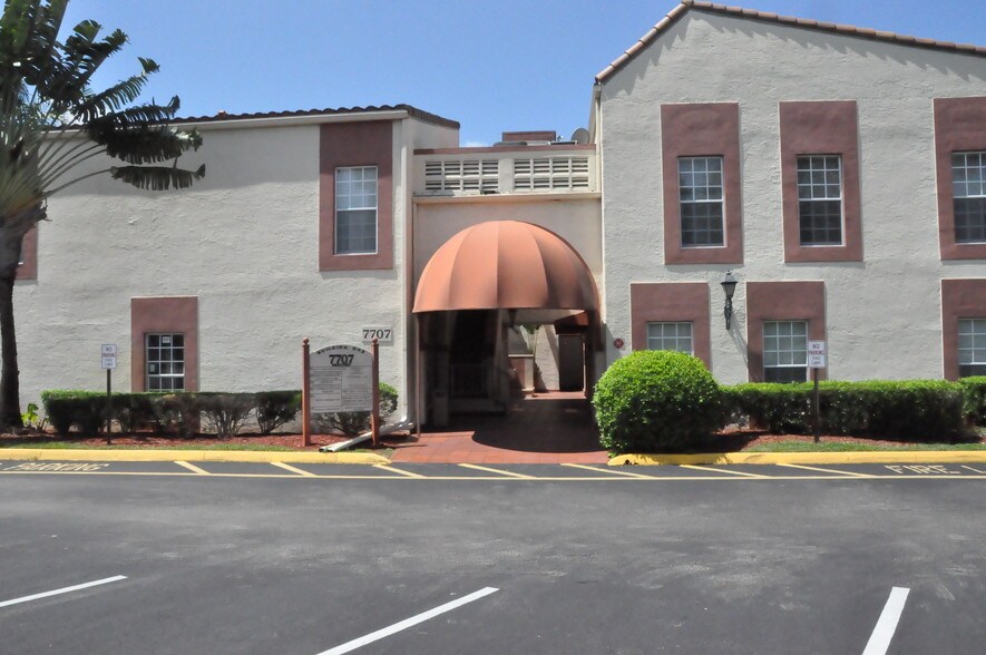 More Photos Of 7707 N University Dr, Tamarac Medical For Lease