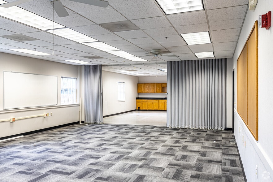 More Photos Of 4240 S Lees Summit Rd, Independence Office For Lease