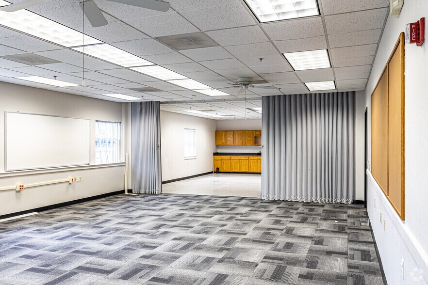 More Photos Of 4240 S Lees Summit Rd, Independence Office For Lease