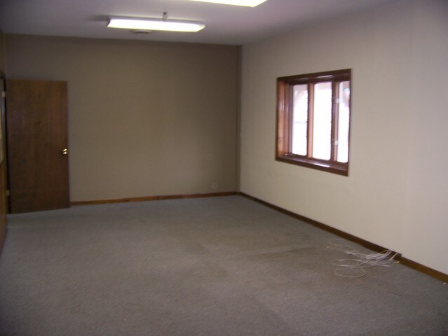 More Photos Of 401 Algonquin Rd, Fox River Grove Light Distribution For Sale