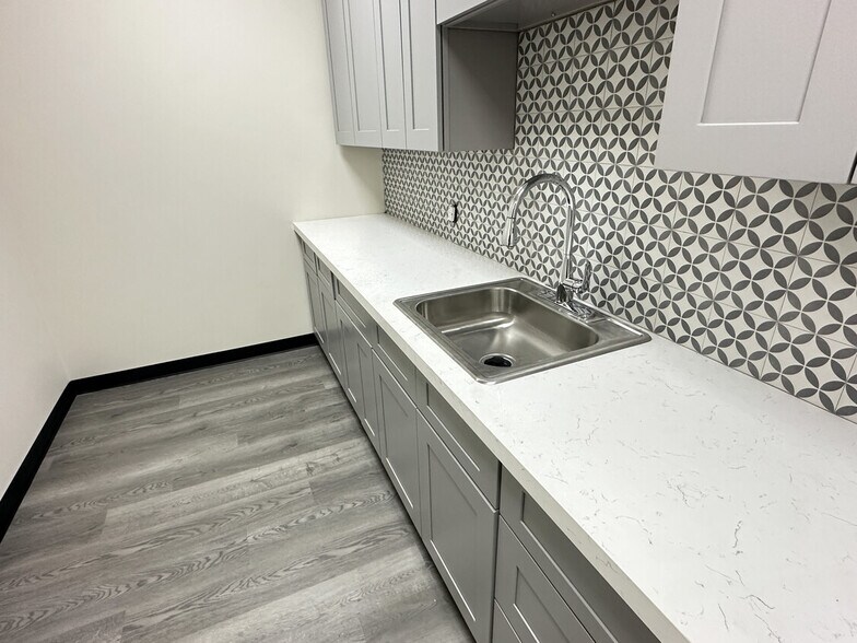 More Photos Of 2220 Katy Hockley Cut Off Rd, Katy Warehouse For Lease