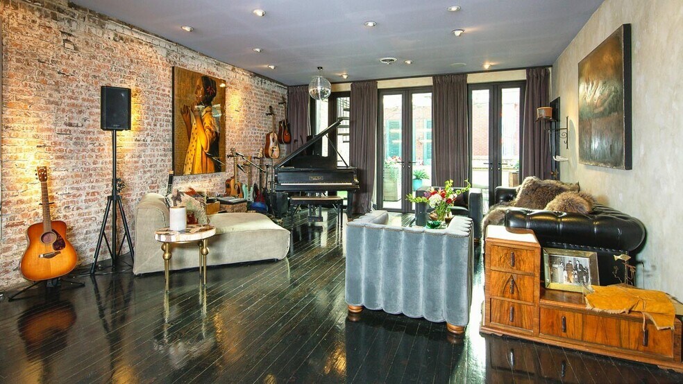 More Photos Of 213 Printers Aly, Nashville General Retail For Sale