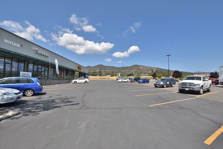 More Photos Of 1940 Fort Jones Rd, Yreka Freestanding For Lease