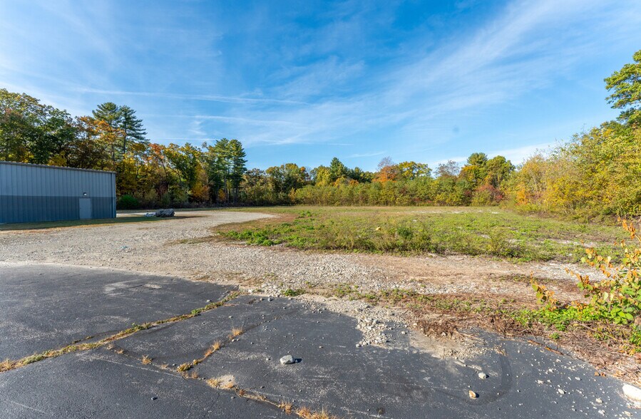 More Photos Of 429 Lake Rd, Killingly Warehouse For Lease