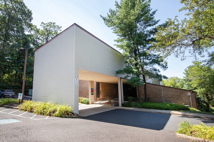 More Photos Of 800 W State St, Doylestown Office For Lease