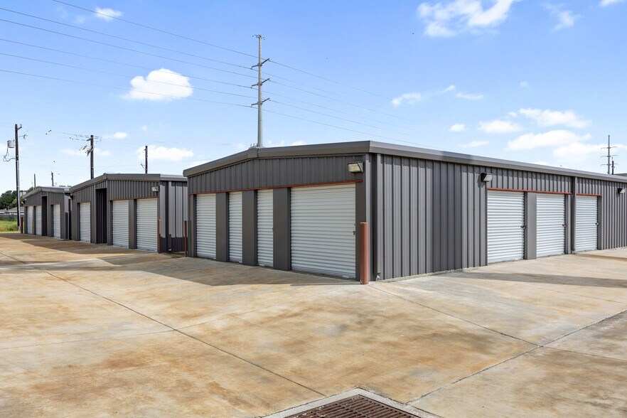 Primary Photo Of 6402 Holly Rd, Corpus Christi Self Storage For Sale