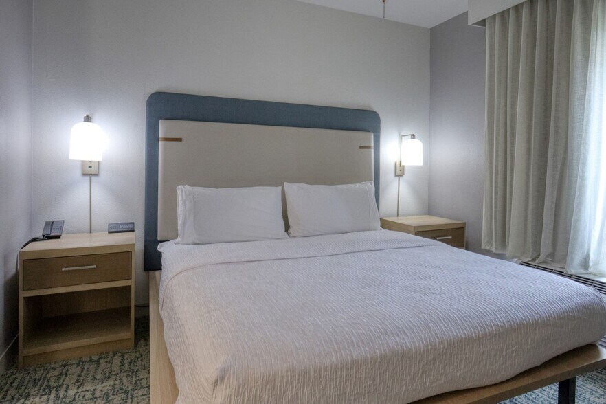 More Photos Of 14450 Park Row Dr, Houston Hotel For Sale