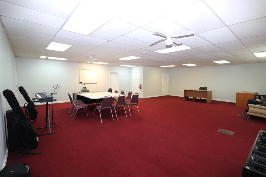 More Photos Of 465 Nashua Rd, Dracut Medical For Sale