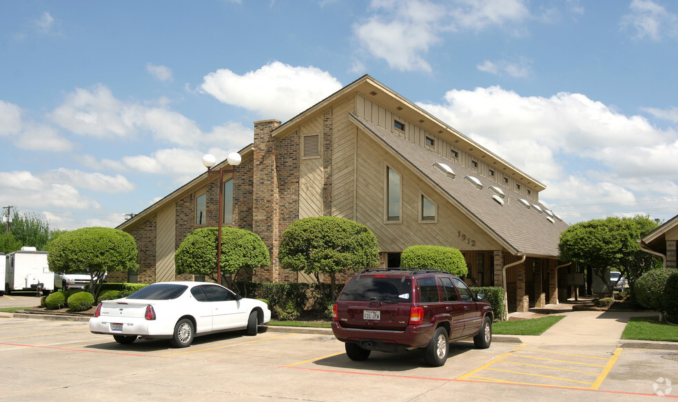 Primary Photo Of 1912 Central Dr, Bedford Office For Lease