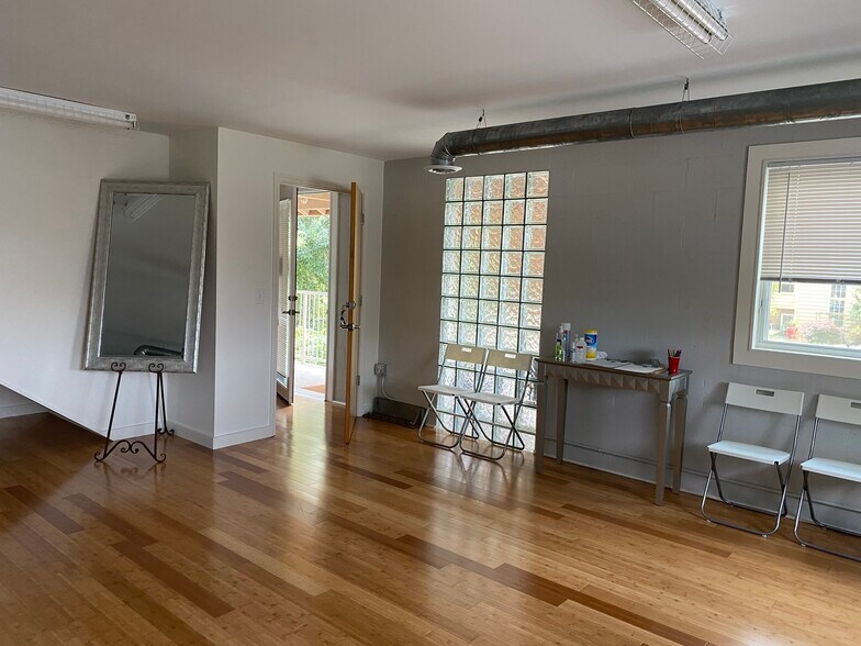 More Photos Of 2035 Manchester St NE, Atlanta Loft Creative Space For Lease