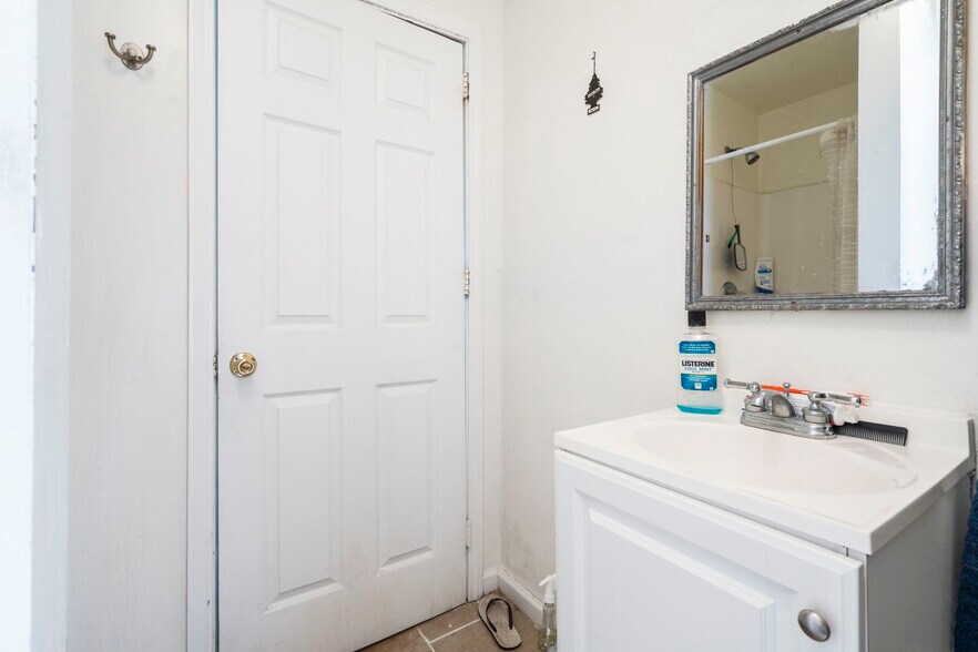 More Photos Of 1107-1109 W 76 Country Blvd, Branson General Retail For Sale