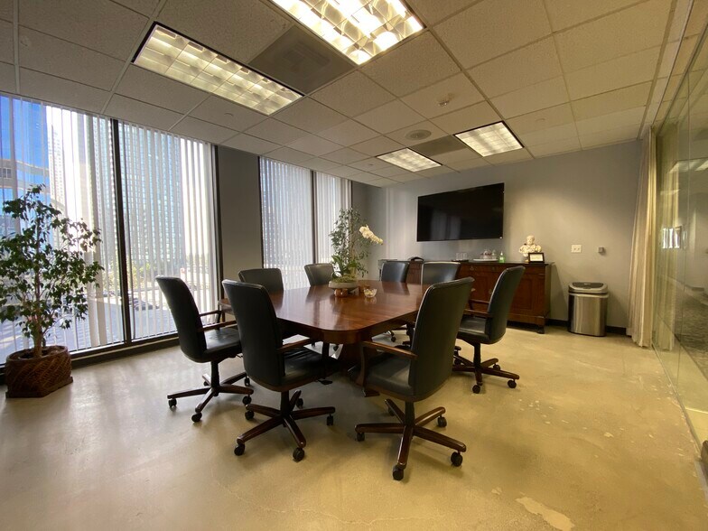 More Photos Of 1901 Avenue of the Stars, Los Angeles Office For Lease