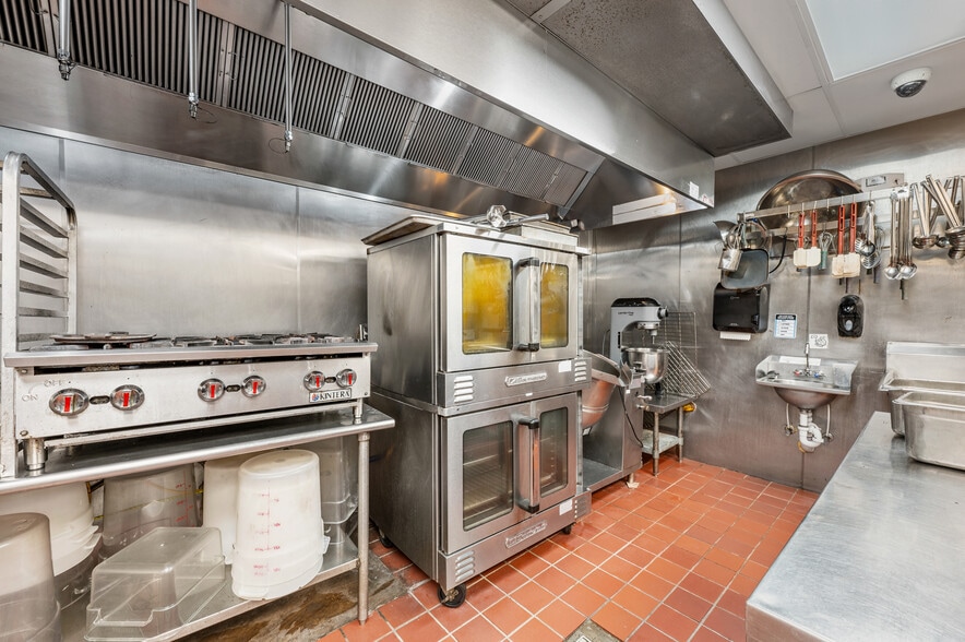 More Photos Of 655 2nd Ave S, Saint Petersburg Restaurant For Sale