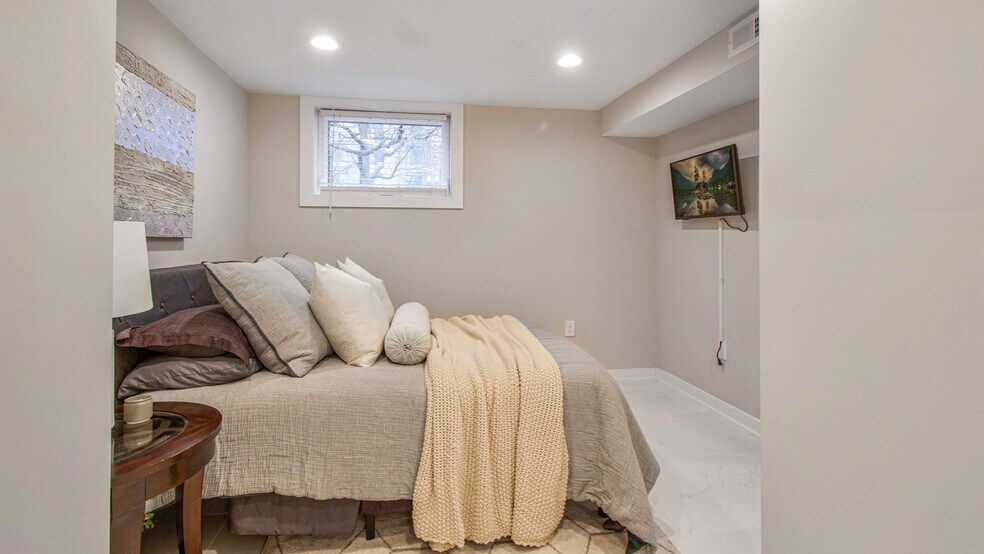 More Photos Of 1414-1416 Pennsylvania Ave SE, Washington Apartments For Sale