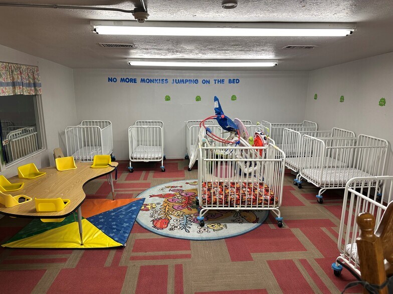 More Photos Of 1005 Austin St, Midland Storefront For Sale