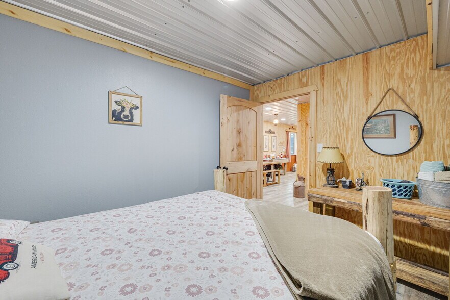 More Photos Of 714 N Saint Mary St, Pilot Knob Freestanding For Sale